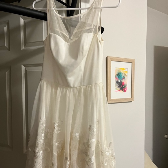 David’s Bridal wedding dress - Picture 3 of 6